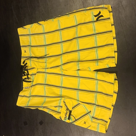 Hurley Other - Hurley board shorts yellow plaid 34